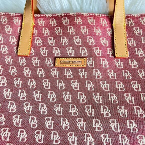 Dooney and Bourke all over logo Tote purse - Picture 3 of 6